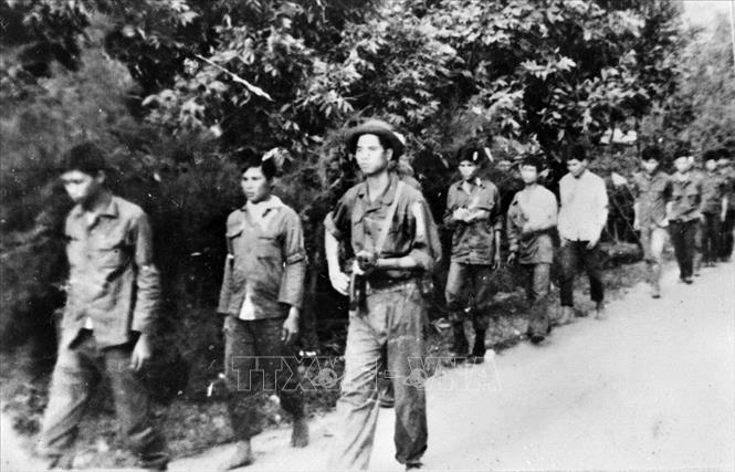 Trong ảnh: Lính ngụy bị quân giải phóng bắt trong trận tiến công giải phóng thành phố Huế đầu Xuân Mậu Thân 1968. Ảnh: Tư liệu TTXVN