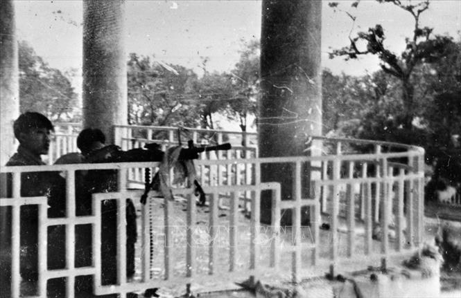 Trong ảnh: Mỗi căn nhà, góc phố ở cố đô Huế đều trở thành chiến lũy của quân giải phóng trong những ngày Tổng tiến công và nổi dậy đầu Xuân Mậu Thân 1968. Ảnh: Tư liệu TTXVN
