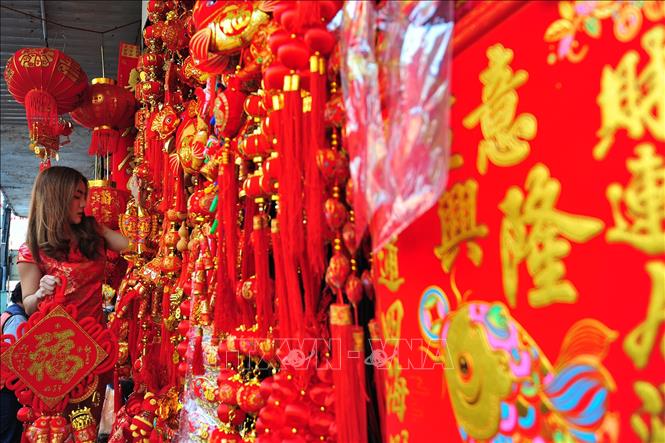 Trong ảnh: Mua sắm chuẩn bị Tết Kỷ Hợi tại khu phố người Hoa ở thủ đô Bangkok, Thái Lan. Ảnh: THX/TTXVN