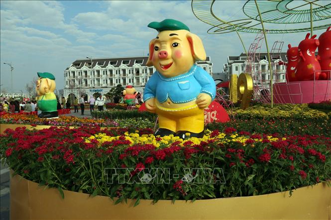 Trong ảnh: Chợ hoa xuân Phú Cường. Ảnh: Lê Sen - TTXVN