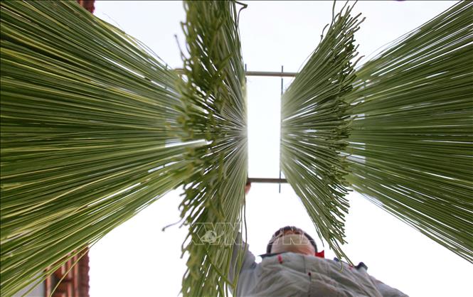 Trong ảnh: Người dân phơi mì  tại Tân Châu, tỉnh Sơn Đông, Trung Quốc, ngày 29/1/2019. Ảnh: THX/ TTXVN