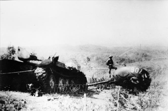 Trong ảnh: Xe tăng địch bị quân và dân Cao Bằng tiêu diệt tại mặt trận đồi Thanh Sơn, khu vực Nà Toàng, ngày 19/2/1979. Ảnh: Mạnh Thường - TTXVN