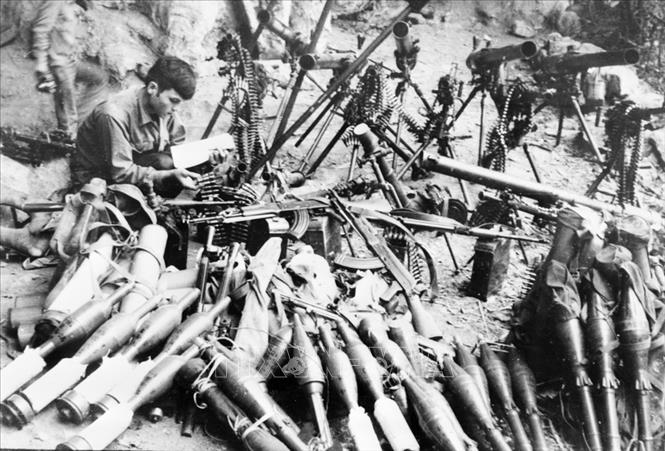 Trong ảnh: Vũ khí của địch bị bộ đội Việt Nam thu được tại huyện Hòa An, tỉnh Cao Bằng, tháng 2/1979. Ảnh: Quang Khanh - TTXVN