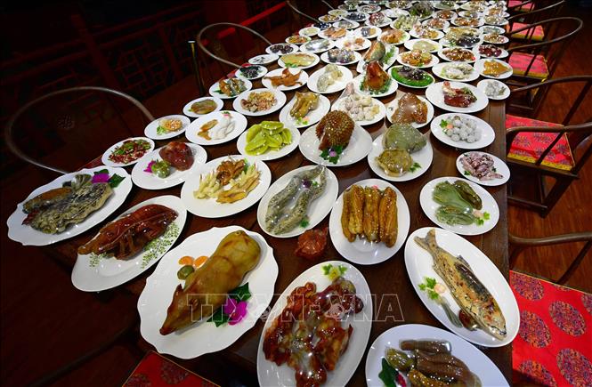 Trong ảnh: Bàn yến tiệc được làm bằng đá quý trưng bày tại triển lãm đá ở Phúc Châu ngày 1/2/2019. Ảnh: THX/TTXVN