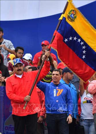 Trong ảnh: Tổng thống Venezuela Nicolas Maduro trước những người ủng hộ trong cuộc mít tinh kỉ niệm 20 năm cuộc Cách mạng Bolivar, do cố Tổng thống Hugo Chavez khởi xướng, ở Caracas ngày 2/2/2019. Ảnh: AFP/TTXVN
