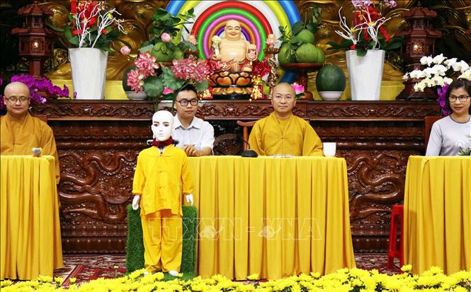 Trong ảnh: Quang cảnh lễ ra mắt robot chú tiểu Giác Ngộ 4.0. Ảnh: Xuân Khu-TTXVN