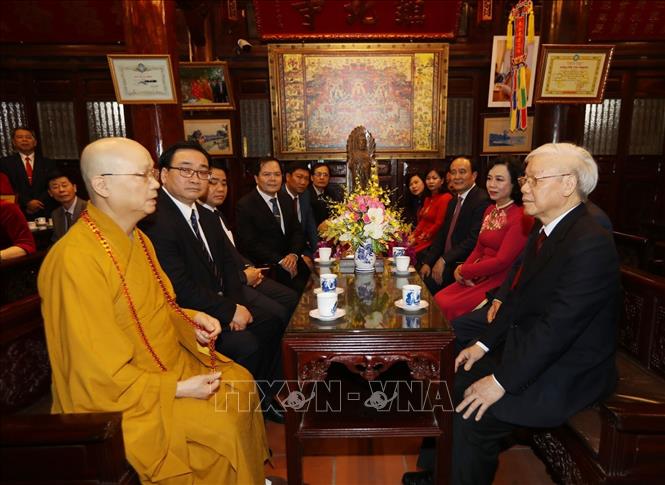 Trong ảnh : Hòa Thượng Thích Thanh Nhã đón tiếp Tổng Bí thư, Chủ tịch nước Nguyễn Phú Trọng. Ảnh : Trí Dũng – TTXVN