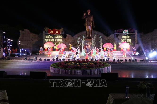 Trong ảnh: Văn nghệ mừng Đảng, mừng xuân Mậu Tuất 2019 tại Quảng Trường Đại Đoàn Kết (thành phố Pleiku). Ảnh: Hồng Điệp – TTXVN