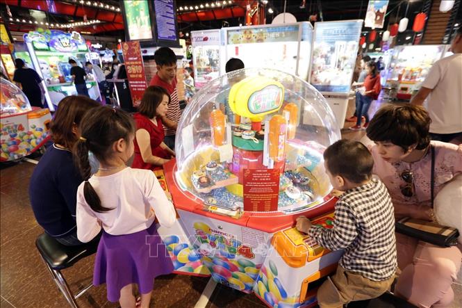 Trong ảnh: Các trò chơi thu hút giới trẻ, trẻ em tại Dream Games Center ở Aeon Mall Long Biên (ảnh chụp ngày 07/02/2019 tức mồng 3 Tết Kỷ Hợi). Ảnh: Anh Tuấn - TTXVN