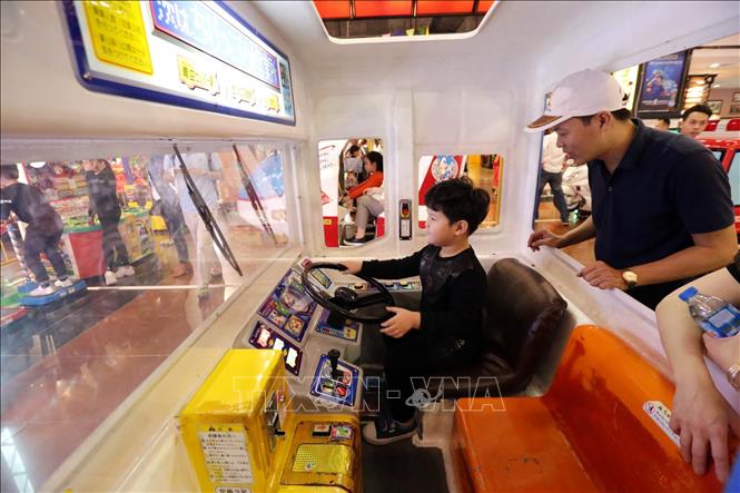 Trong ảnh: Các trò chơi thu hút giới trẻ, trẻ em tại Dream Games Center ở Aeon Mall Long Biên (ảnh chụp ngày 07/02/2019 tức mồng 3 Tết Kỷ Hợi). Ảnh: Anh Tuấn - TTXVN