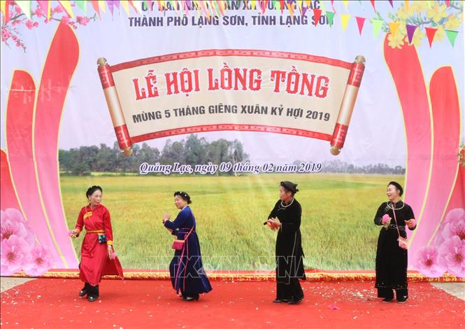 Trong ảnh: Biểu diễn hát then tại lễ hội Lồng Tồng. Ảnh: Ngọc Tùng - TTXVN