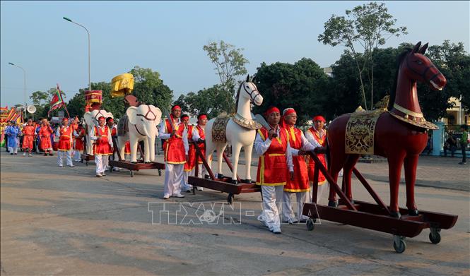 Trong ảnh: Nghi thức rước voi, ngựa tại Lễ hội đền Hai Bà Trưng xuân Kỷ Hợi 2019. Ảnh: Nguyễn Hoàng-TTXVN
