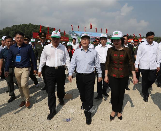 Trong ảnh : Tổng Bí thư, Chủ tịch nước Nguyễn Phú Trọng tham gia Tết trồng cây. Ảnh : Trí Dũng – TTXVN