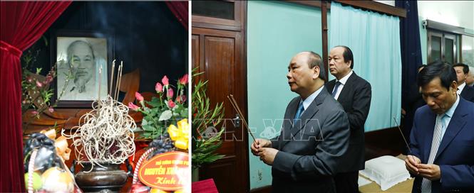 Photo: PM Nguyen Xuan Phuc offers incense to late President Ho Chi Minh at the relic site. VNA Photo: Thống Nhất
