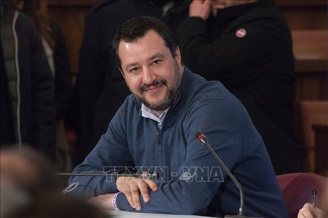 Trong ảnh: Phó Thủ tướng kiêm Bộ trưởng Nội vụ Italy Matteo Salvini trong cuộc họp báo tại Pescara ngày 7/2/2019. Ảnh: AFP/TTXVN