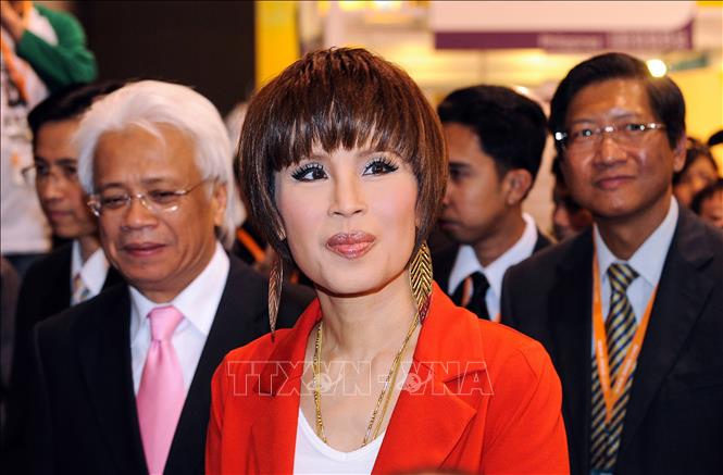 Trong ảnh (tư liệu): Công chúa Thái Lan Ubolratana tham quan một triển lãm giải trí ở Hong Kong (Trung Quốc) tháng 3/2010. Ảnh: AFP/TTXVN
