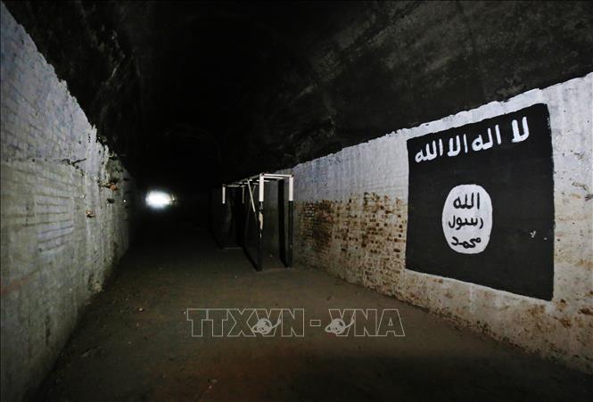 Trong ảnh (tư liệu): Biểu tượng IS bên trong một đường hầm tại làng Albu Sayf, phía nam Mosul, Iraq. Ảnh: AFP/ TTXVN