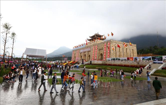 Trong ảnh: Du khách thập phương đến dự hội Xuân Tây Yên Tử 2019. Ảnh: Danh Lam – TTXVN
