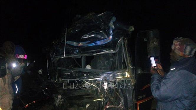 Trong ảnh: Hiện trường vụ tai nạn giao thông trên tuyến đường cao tốc Nakuru-Eldoret, Kenya, ngày 17/2/2019. Ảnh: Nairobi News/ TTXVN