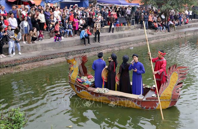 Photo: Love duet singing during the Lim festival. VNA Photo: Trần Việt