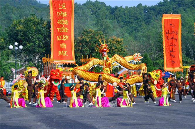 Nghệ An: Lễ hội đền Vua Mai năm 2019 - Ảnh thời sự trong nước - Văn hoá & Xã hội - Thông tấn xã Việt Nam (TTXVN)
