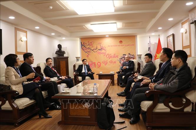 Trong ảnh: Tổng Giám đốc TTXVN Nguyễn Đức Lợi thăm Đại sứ quán Việt Nam tại Hàn Quốc ở thủ đô Seoul, ngày 18/2/2019. Ảnh: Hữu Tuyên - Pv TTXVN tại Hàn Quốc