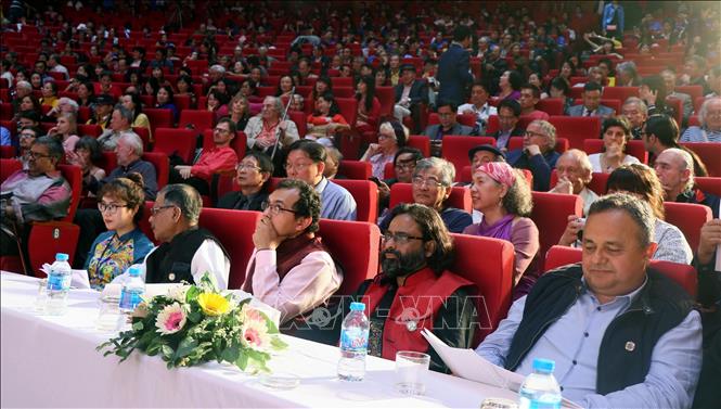 Photo: Foreign participants at the gala. VNA Photo: Văn Đức
