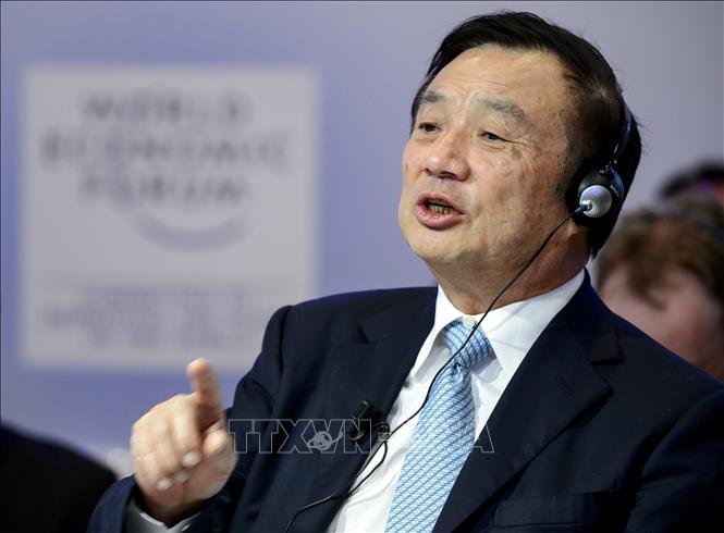 Trong ảnh (tư liệu): Ông Nhậm Chính Phi, người sáng lập và là Tổng giám đốc điều hành Tập đoàn viễn thông Huawei của Trung Quốc, phát biểu tại Diễn đàn kinh tế thế giới ở Davos, Thụy Sĩ, ngày 22/1/2015. Ảnh: AFP/ TTXVN