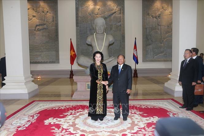 Trong ảnh: Chủ tịch Quốc hội Campuchia Samdech Heng Samrin đón và hội đàm với Chủ tịch Quốc hội Nguyễn Thị Kim Ngân sang thăm hữu nghị chính thức Vương quốc Campuchia, chiều 27/9/2016, tại trụ sở Quốc hội ở Thủ đô Phnom Penh. Ảnh: Trọng Đức – TTXVN


