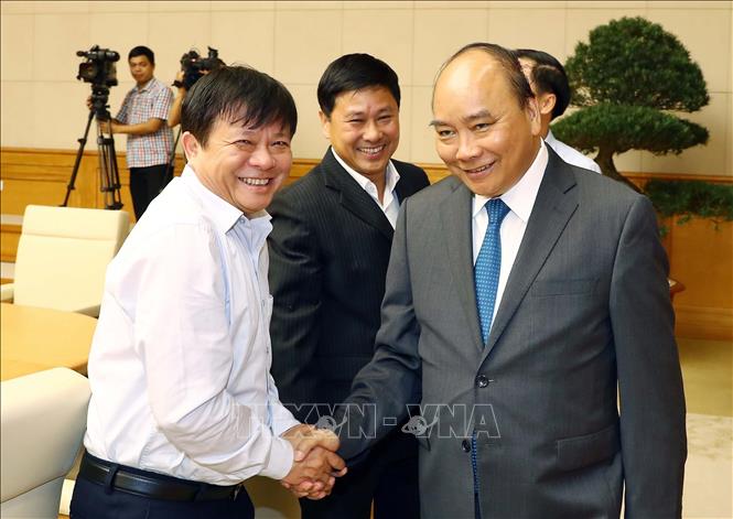 Trong ảnh: Thủ tướng Nguyễn Xuân Phúc và Phó tổng giám đốc TTXVN Đinh Đăng Quang tại phiên họp. Ảnh: Thống Nhất – TTXVN