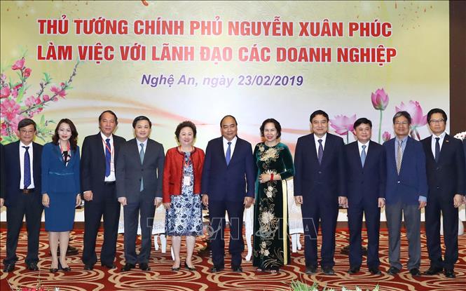 Trong ảnh: Thủ tướng Nguyễn Xuân Phúc với các đại biểu. Ảnh: Thống Nhất – TTXVN