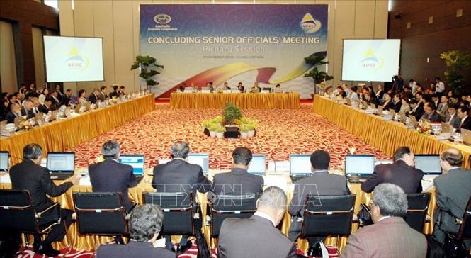 Trong ảnh: Phiên họp chính thức các quan chức cấp cao (CSOM) trong khuôn khổ các hoạt động của Hội nghị cấp cao APEC 14 tại Hà Nội, ngày 13/11/2006. Đây là lần đầu tiên Việt Nam tổ chức Hội nghị cấp cao APEC và thành công tốt đẹp. Ảnh: TTXVN