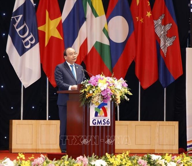 Trong ảnh: Thủ tướng Nguyễn Xuân Phúc phát biểu tại Phiên toàn thể Hội nghị Thượng đỉnh hợp tác Tiểu vùng Mekong mở rộng (GMS) lần thứ 6, tại Trung tâm Hội nghị Quốc gia (Hà Nội), sáng 31/3/2018. Ảnh: Lâm Khánh - TTXVN