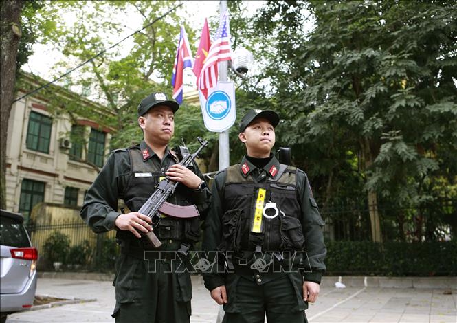 Photo: Police guard to ensure security for DPRK-USA summit. VNA Photo: Doãn Tấn