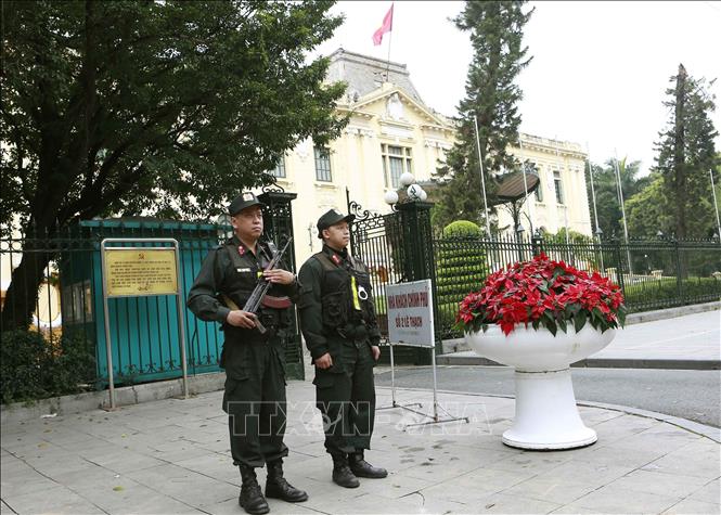 Photo: Police guard to ensure security for DPRK-USA summit. VNA Photo: Doãn Tấn