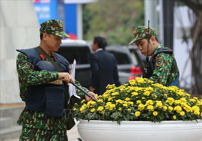 Photo: Sappers make safety checks at places where the activities within the second US-DPRK summit will take place. VNA Photo: Dương Giang 