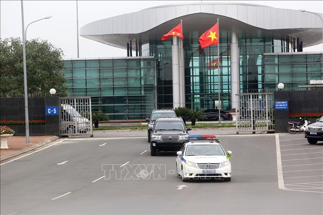 Photo: A police car leads the way for the DPRK mission's vehicles from the Noi Bai Airport to Hanoi's centre on February 24. VNA Photo: Huy Hùng