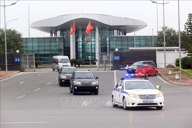 Photo: A police car leads the way for the DPRK mission's vehicles from the Noi Bai Airport to Hanoi's centre on February 24. VNA Photo: Huy Hùng