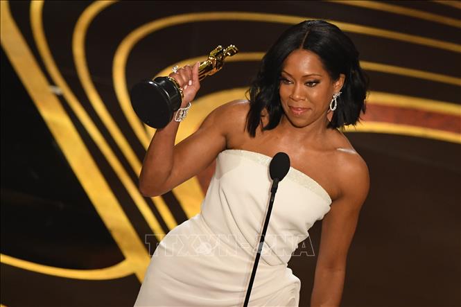 Giải thưởng đầu tiên của Oscar 2019 đã được trao cho nữ diễn viên Regina King (trong ảnh). Cô lên ngôi tại hạng mục 