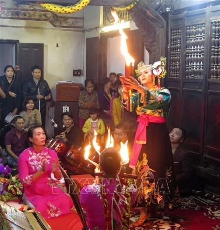 Trong ảnh: Thực hành nghi lễ hầu đồng tại Phủ Tiên Hương, huyện Vụ Bản, tỉnh Nam Định. Ảnh: Văn Đạt- TTXVN
