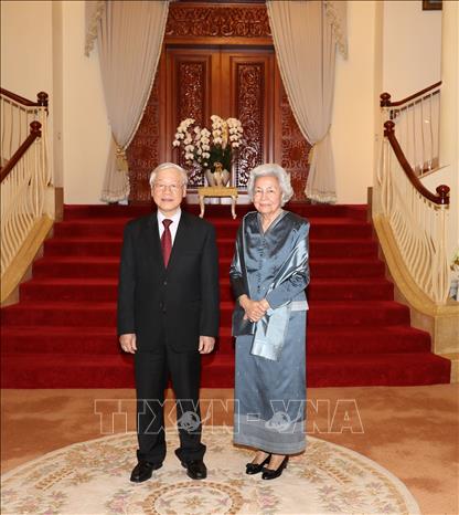 Trong ảnh: Tổng Bí thư, Chủ tịch nước Nguyễn Phú Trọng và Hoàng Thái hậu Norodom Monineath Sihanouk chụp ảnh chung .Ảnh: Trí Dũng – TTXVN