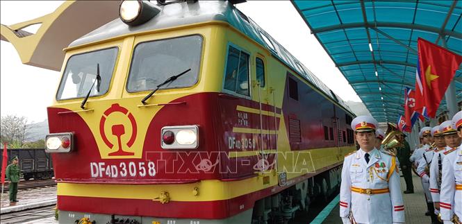 Photo: The armoured train of DPRK Chairman Kim Jong-un arrives at the Dong Dang Railway Station. VNA Photo: Nhan Sáng