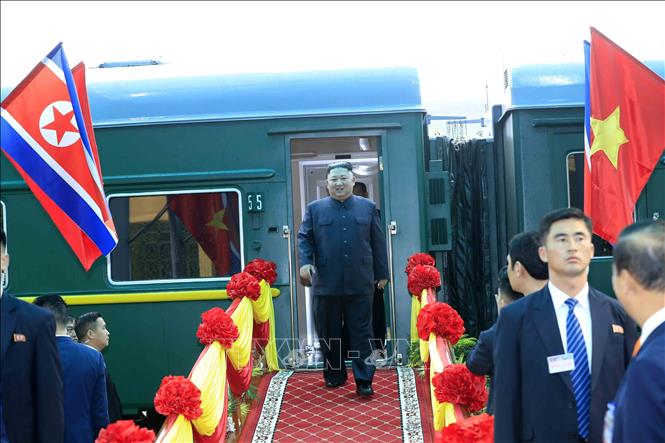 Photo: DPRK Chairman Kim Jong-un arrives at the Dong Dang Railway Station. VNA Photo: Nhan Sáng