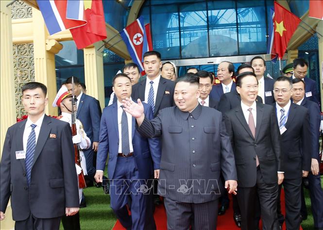 Photo: DPRK Chairman Kim Jong-un arrives at the Dong Dang Railway Station. VNA Photo: Nhan Sáng