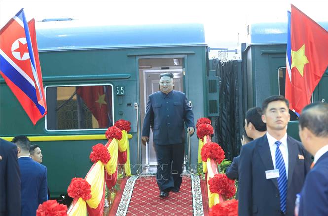 Photo: DPRK Chairman Kim Jong-un arrives at the Dong Dang Railway Station. VNA Photo: Nhan Sáng