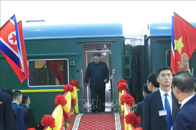 Photo: DPRK Chairman Kim Jong-un arrives at the Dong Dang Railway Station. VNA Photo: Nhan Sáng