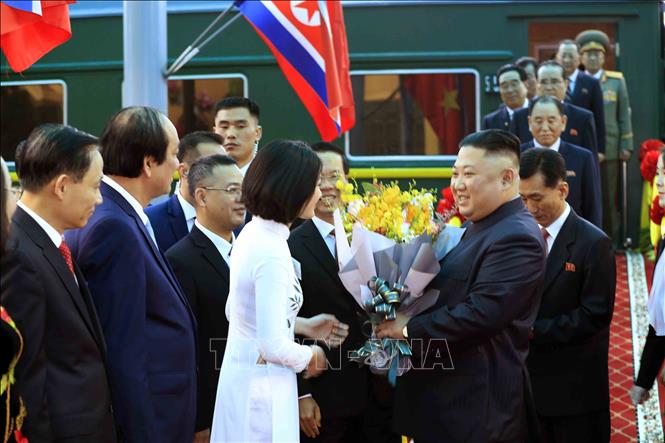 Photo: DPRK Chairman Kim Jong-un is welcomed at the Dong Dang Railway Station. VNA Photo: Doãn Tấn