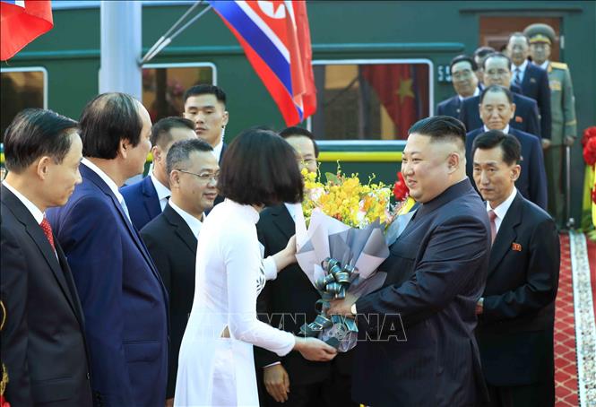 Photo: DPRK Chairman Kim Jong-un is welcomed at the Dong Dang Railway Station. VNA Photo: Doãn Tấn