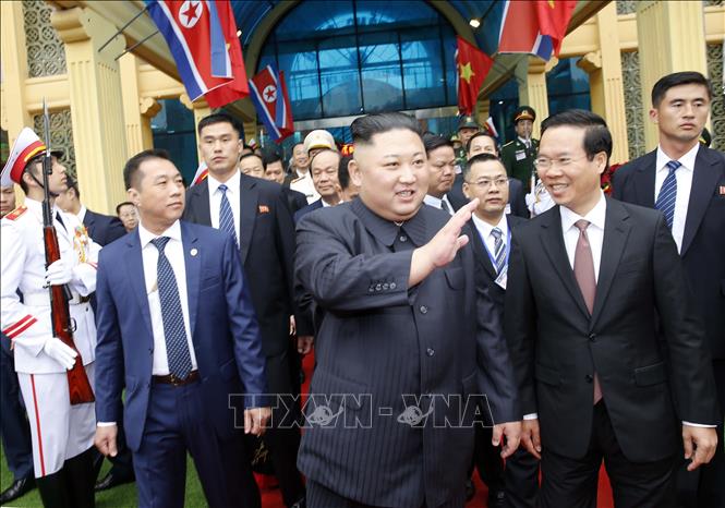 Photo: DPRK Chairman Kim Jong-un arrives at the Dong Dang Railway Station. VNA Photo: Doãn Tấn