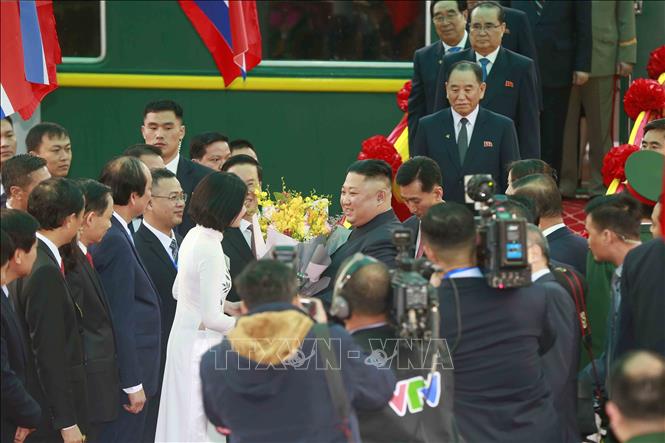 Photo: DPRK Chairman Kim Jong-un is welcomed at the Dong Dang Railway Station. VNA Photo: Doãn Tấn